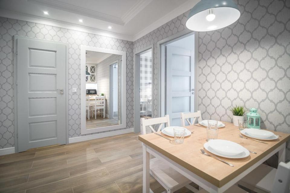 Cztery Oceany 808 Apartment กดัญสก์ ภายนอก รูปภาพ